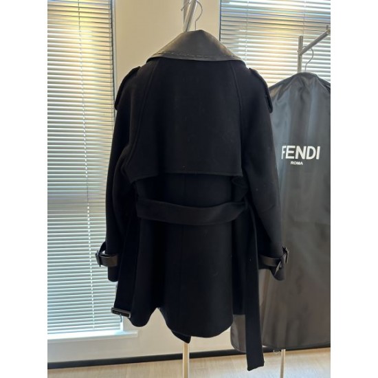 FENDI フェンデイ コート 2024FW 人気もまだまだ継続しています FENDI フェンデイ コート 2024FW 人気もまだまだ継続しています