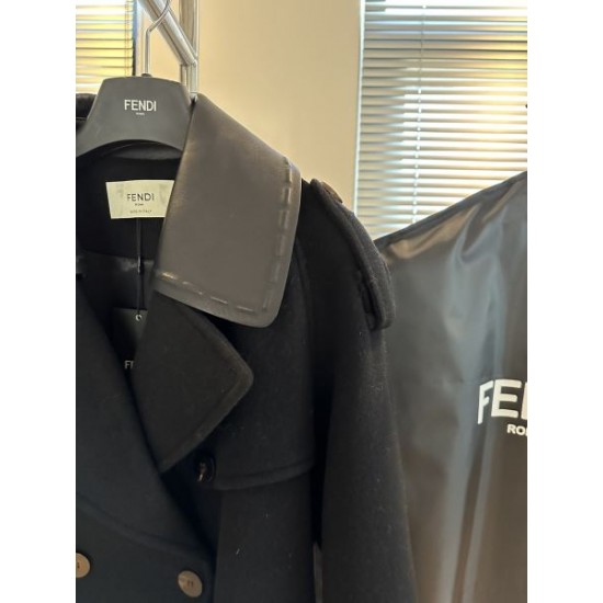 FENDI フェンデイ コート 2024FW 人気もまだまだ継続しています FENDI フェンデイ コート 2024FW 人気もまだまだ継続しています