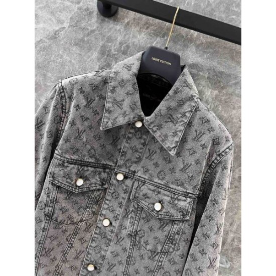 LOUIS VUITTON ルイヴィトン デニムのコート 2024FW 大人っぽく見せてくれ LOUIS VUITTON ルイヴィトン デニムのコート 2024FW 大人っぽく見せてくれ