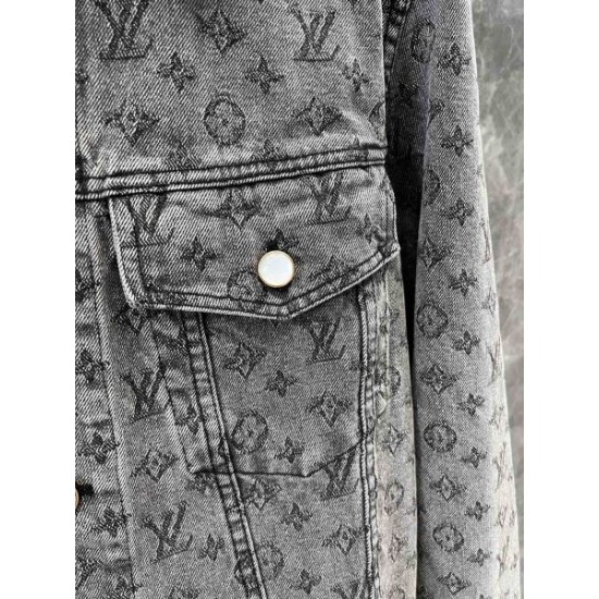 LOUIS VUITTON ルイヴィトン デニムのコート 2024FW 大人っぽく見せてくれ LOUIS VUITTON ルイヴィトン デニムのコート 2024FW 大人っぽく見せてくれ