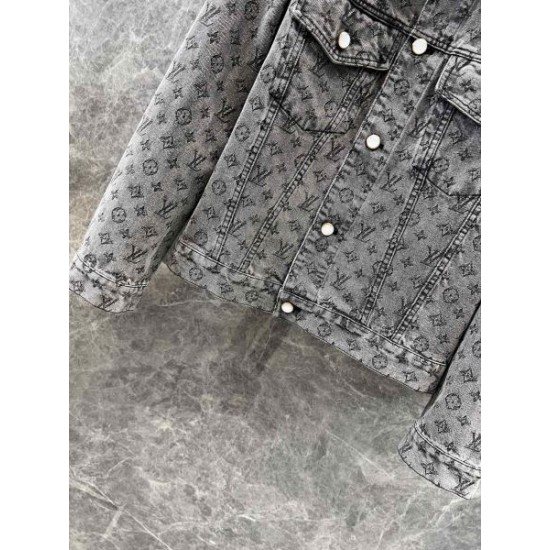 LOUIS VUITTON ルイヴィトン デニムのコート 2024FW 大人っぽく見せてくれ LOUIS VUITTON ルイヴィトン デニムのコート 2024FW 大人っぽく見せてくれ