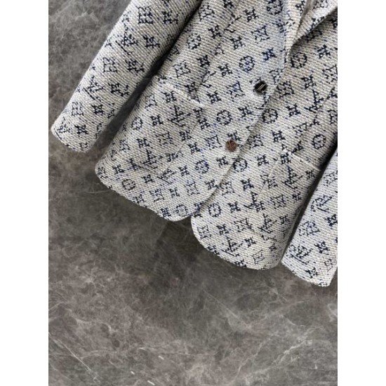 LOUIS VUITTON ルイヴィトン コート 2024FW とても取り入れやすい LOUIS VUITTON ルイヴィトン コート 2024FW とても取り入れやすい