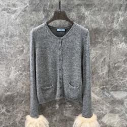 PRADA プラダ ニットカーディガン 2024FW 冬季新作に狙うファン殺到
