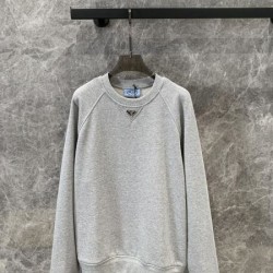 PRADA プラダ プルオーバー 2024FW 著名人やセレブも愛用する