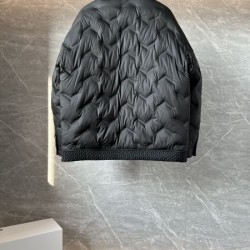 2024FW PRADA プラダ 限定発売の冬季新作 メンズ用 ダウンジャケット
