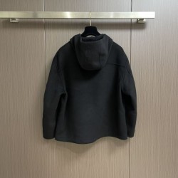 2024FW FENDI フェンデイ セレブや芸能人からも愛用 コート