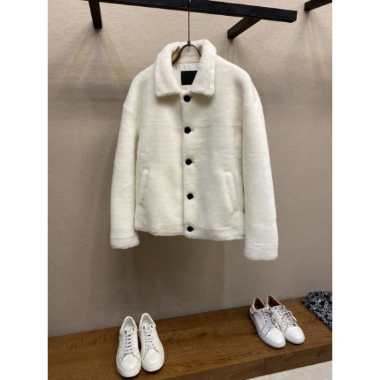 2024FW PRADA プラダ 日本でも根強い人気のブランド コート 2024FW PRADA プラダ 日本でも根強い人気のブランド コート