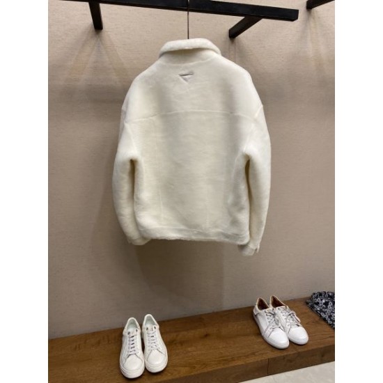 2024FW PRADA プラダ 日本でも根強い人気のブランド コート 2024FW PRADA プラダ 日本でも根強い人気のブランド コート