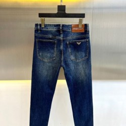 2024FW ARMANI アルマーニ 雑誌も街も人気アイテム ジーパン