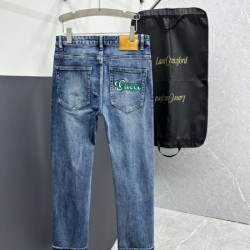 2024FW GUCCI グッチ 上品なカジュアルコーデに ジーパン