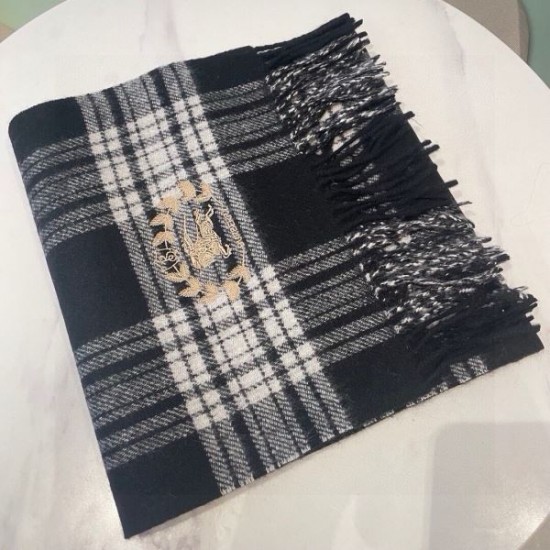 2024FW スカーフ BURBERRY バーバリー 抜け感のあるスタイルが完成 2024FW スカーフ BURBERRY バーバリー 抜け感のあるスタイルが完成