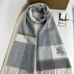 2024FW スカーフ BURBERRY バーバリー トップスからチラ見える安心
