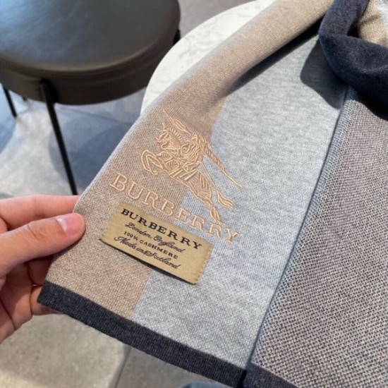 2024FW スカーフ BURBERRY バーバリー 使えて可愛いデザイン冬新品 2024FW スカーフ BURBERRY バーバリー 使えて可愛いデザイン冬新品