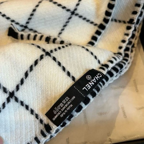 2024FW スカーフ CHANEL シャネル クラシックな雰囲気のトップス 2024FW スカーフ CHANEL シャネル クラシックな雰囲気のトップス
