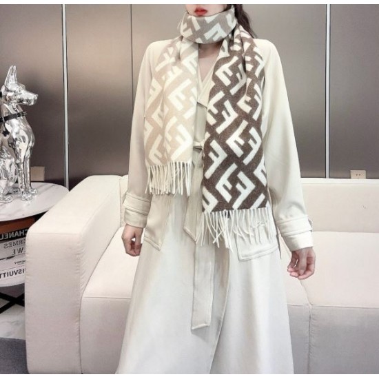 2024FW スカーフ FENDI フェンデイ 秋冬ムードを高める最旬トレンド 2024FW スカーフ FENDI フェンデイ 秋冬ムードを高める最旬トレンド