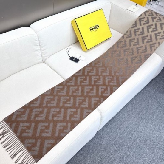 2024FW スカーフ FENDI フェンデイ 秋冬ムードを高める最旬トレンド 2024FW スカーフ FENDI フェンデイ 秋冬ムードを高める最旬トレンド