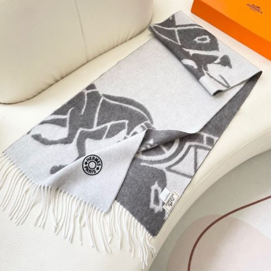 2024FW スカーフ HERMES エルメス コーデ選ばずおしゃれのポイント