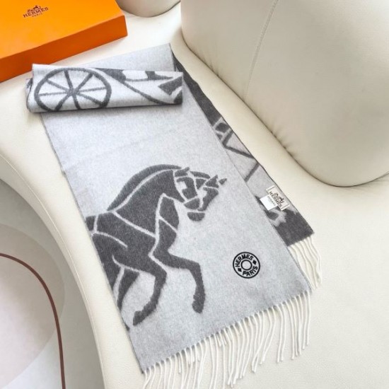 2024FW スカーフ HERMES エルメス コーデ選ばずおしゃれのポイント