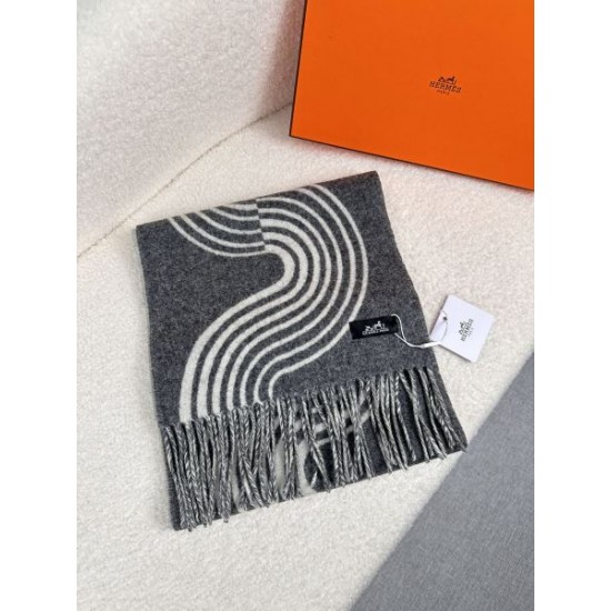 2024FW スカーフ HERMES エルメス 周りに差をつけるかっこいい1枚