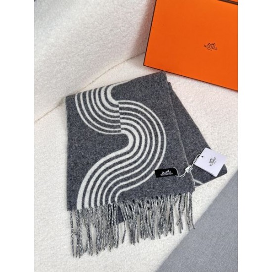 2024FW スカーフ HERMES エルメス 周りに差をつけるかっこいい1枚