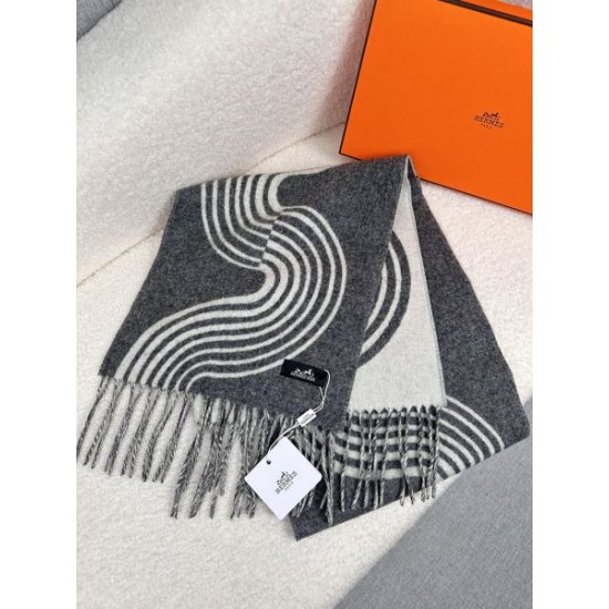 2024FW スカーフ HERMES エルメス 周りに差をつけるかっこいい1枚