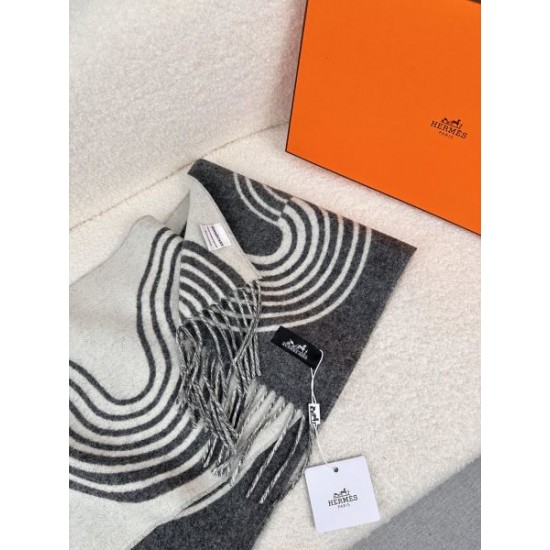 2024FW スカーフ HERMES エルメス 周りに差をつけるかっこいい1枚
