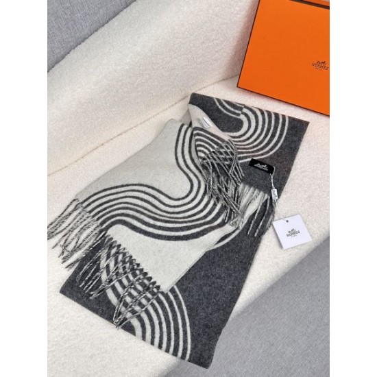 2024FW スカーフ HERMES エルメス 周りに差をつけるかっこいい1枚