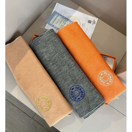 2024FW スカーフ HERMES エルメス シンプルで大人っぽい印象が素敵 2024FW スカーフ HERMES エルメス シンプルで大人っぽい印象が素敵