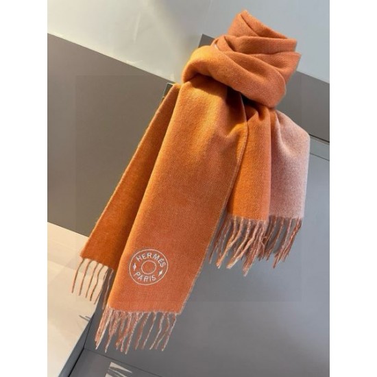 2024FW スカーフ HERMES エルメス シンプルで大人っぽい印象が素敵 2024FW スカーフ HERMES エルメス シンプルで大人っぽい印象が素敵