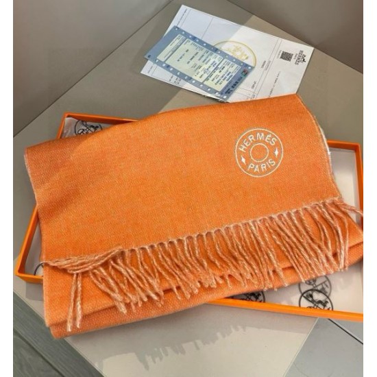 2024FW スカーフ HERMES エルメス シンプルで大人っぽい印象が素敵 2024FW スカーフ HERMES エルメス シンプルで大人っぽい印象が素敵