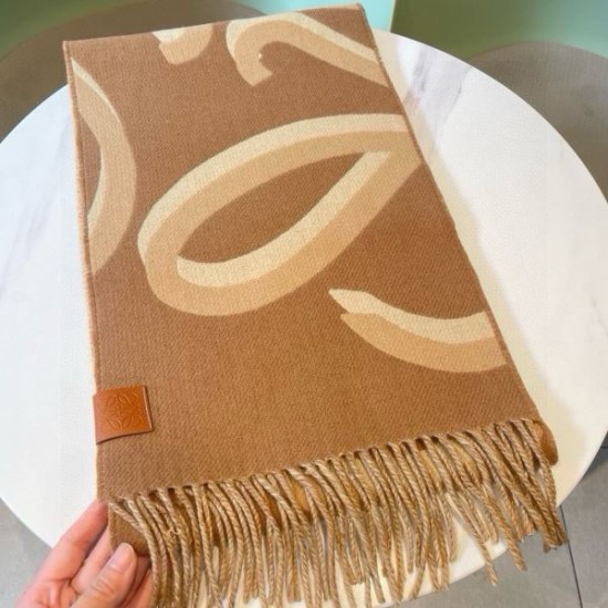 2024FW スカーフ LOEWE ロエベ 日本でも根強い人気のブランド 2024FW スカーフ LOEWE ロエベ 日本でも根強い人気のブランド