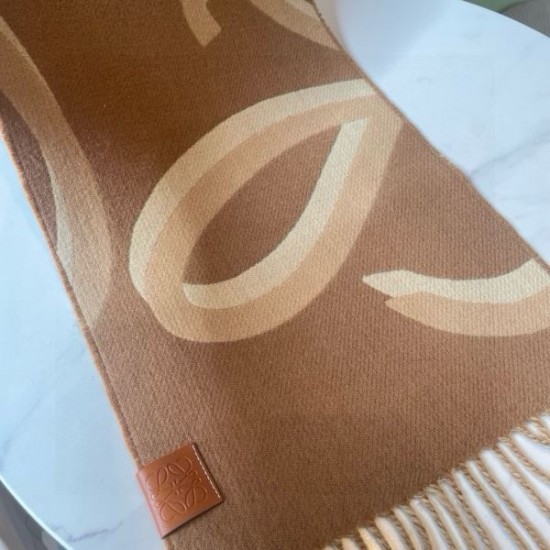 2024FW スカーフ LOEWE ロエベ 日本でも根強い人気のブランド 2024FW スカーフ LOEWE ロエベ 日本でも根強い人気のブランド