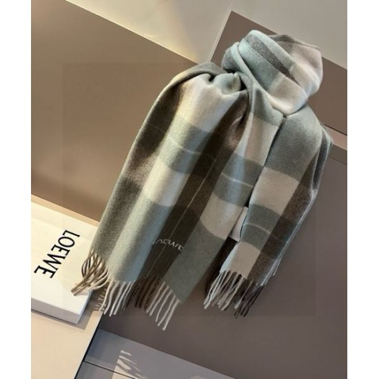 2024FW スカーフ LOEWE ロエベ 日本でも根強い人気のブランド 2024FW スカーフ LOEWE ロエベ 日本でも根強い人気のブランド