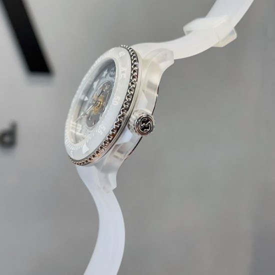 2024SS 目を引くーデザインが特徴的 GUCCI グッチ 時計 ウォッチ
