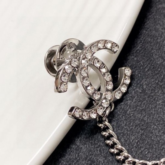 春の定番スタイルをアップ 2024SS ブローチ CHANEL シャネル