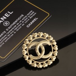 セレブや芸能人からも愛用 2024SS ブローチ CHANEL シャネル