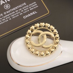 セレブや芸能人からも愛用 2024SS ブローチ CHANEL シャネル