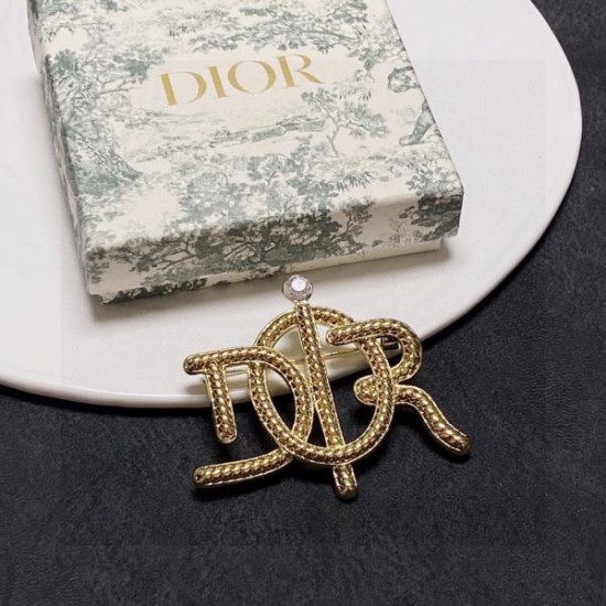 海外セレブが注目アイテム 2024SS ブローチ DIOR ディオール 海外セレブが注目アイテム 2024SS ブローチ DIOR ディオール