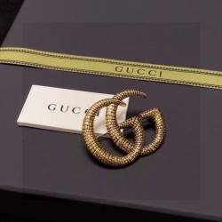 目を引くーデザインが特徴的 2024SS ブローチ GUCCI グッチ
