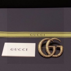 目を引くーデザインが特徴的 2024SS ブローチ GUCCI グッチ