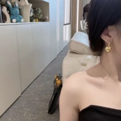 色にも流行り 2024SS イヤリング BALENCIAGA バレンシアガ