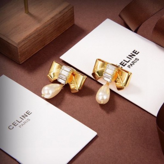 新作カジュアルコーデに 2024SS イヤリング CELINE セリーヌ 新作カジュアルコーデに 2024SS イヤリング CELINE セリーヌ