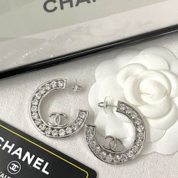春に欠かせないアイテム 2024SS イヤリング CHANEL シャネル