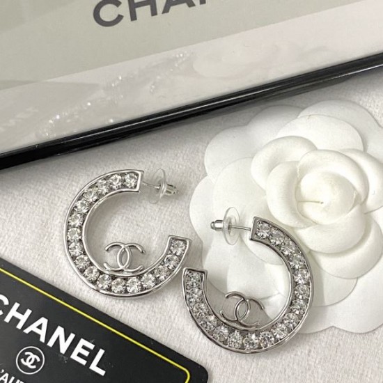 春に欠かせないアイテム 2024SS イヤリング CHANEL シャネル 春に欠かせないアイテム 2024SS イヤリング CHANEL シャネル