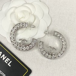 春に欠かせないアイテム 2024SS イヤリング CHANEL シャネル