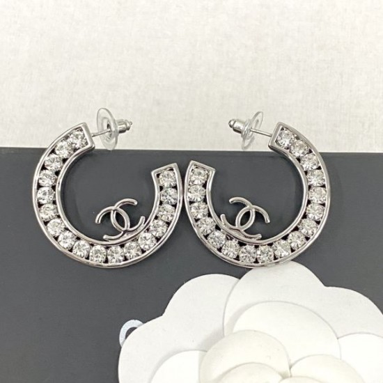 春に欠かせないアイテム 2024SS イヤリング CHANEL シャネル 春に欠かせないアイテム 2024SS イヤリング CHANEL シャネル