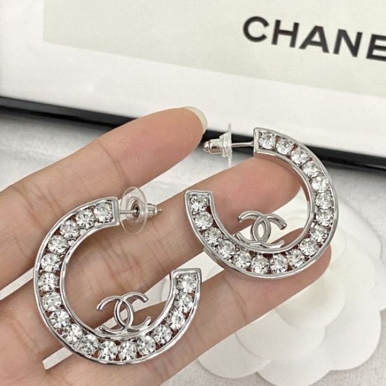 春に欠かせないアイテム 2024SS イヤリング CHANEL シャネル 春に欠かせないアイテム 2024SS イヤリング CHANEL シャネル
