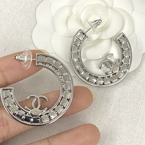 春に欠かせないアイテム 2024SS イヤリング CHANEL シャネル 春に欠かせないアイテム 2024SS イヤリング CHANEL シャネル