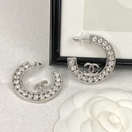 春に欠かせないアイテム 2024SS イヤリング CHANEL シャネル 春に欠かせないアイテム 2024SS イヤリング CHANEL シャネル
