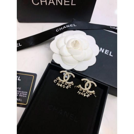 毎シーズン存在感のある 2024SS イヤリング CHANEL シャネル 毎シーズン存在感のある 2024SS イヤリング CHANEL シャネル